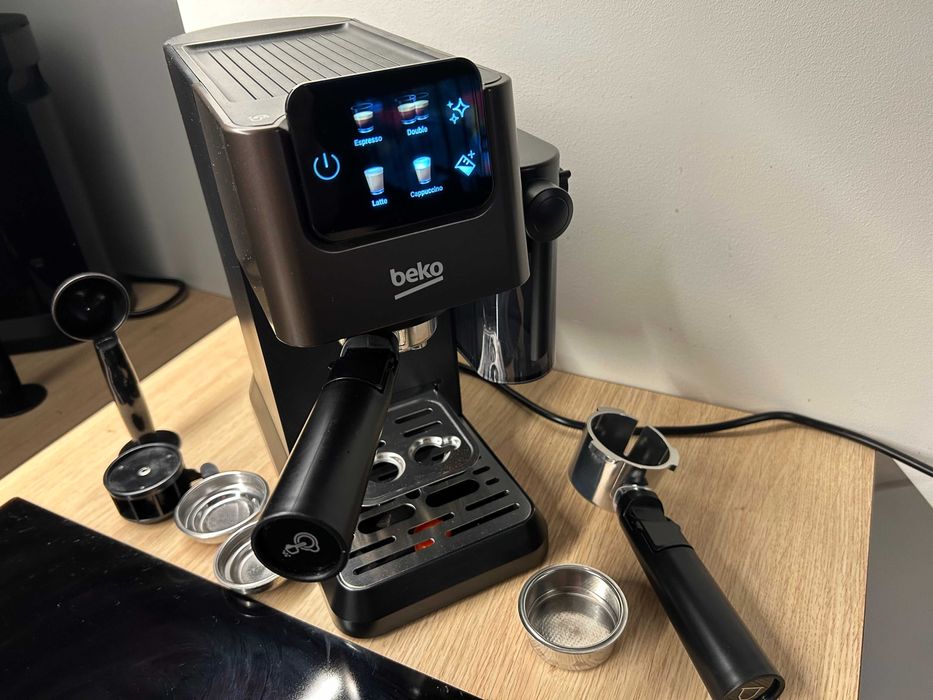 Ekspres BEKO CaffeExperto CEP5464DX z modułem do kapsułek Nespresso