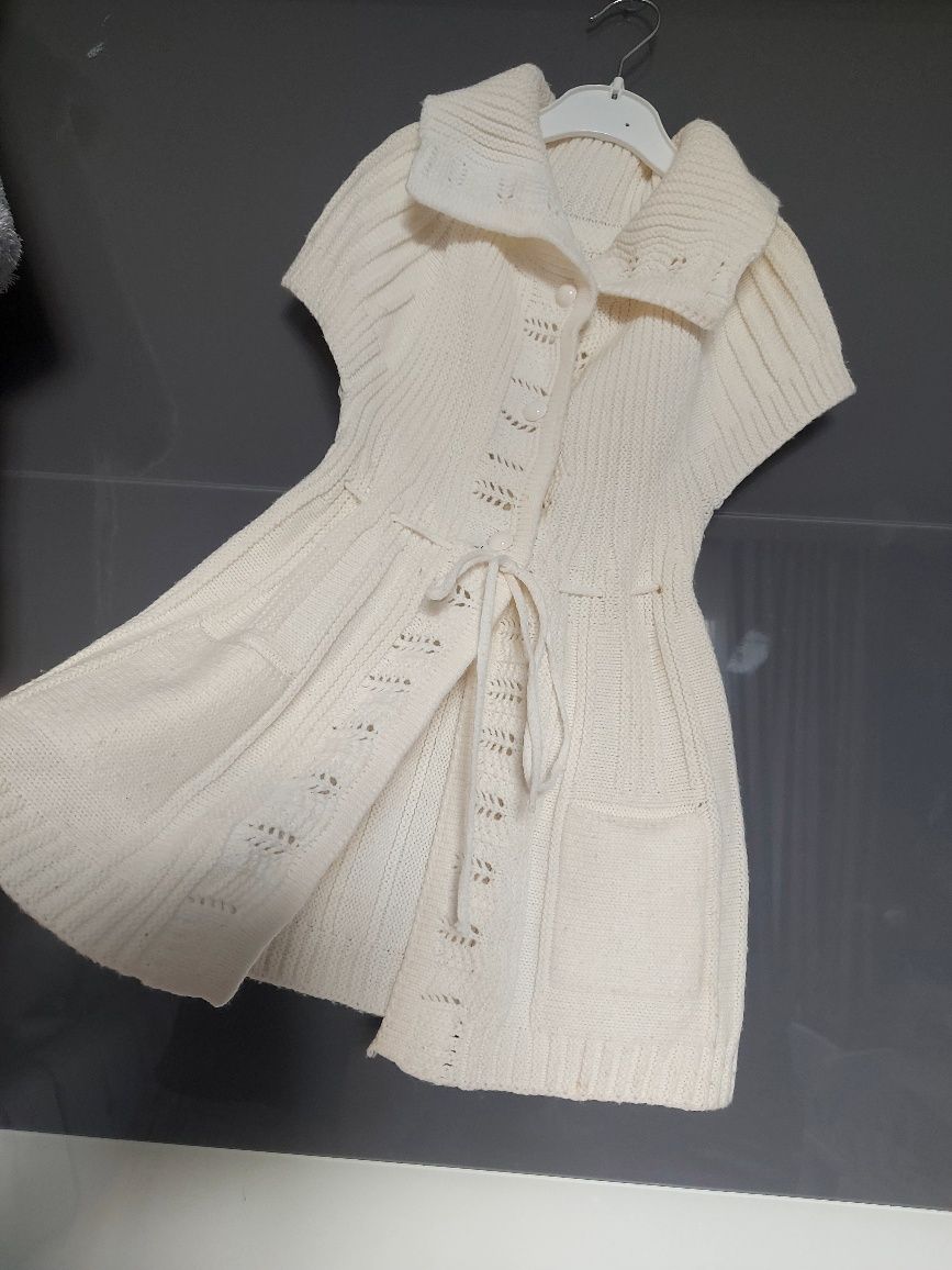 Śmietankowy bezrękawnik elegancka kamizelka r.116/122