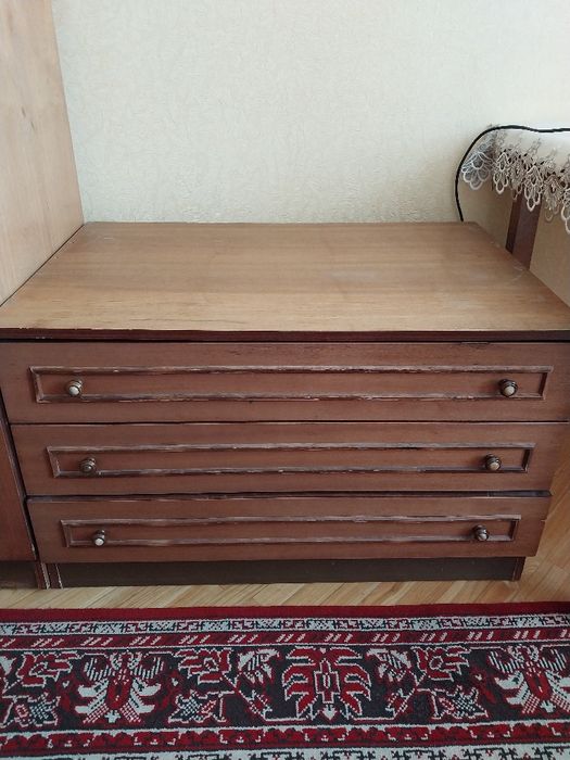 Продаж меблів (Стінка, диван, 2 крісла, стіл комп'ютерний, комод)