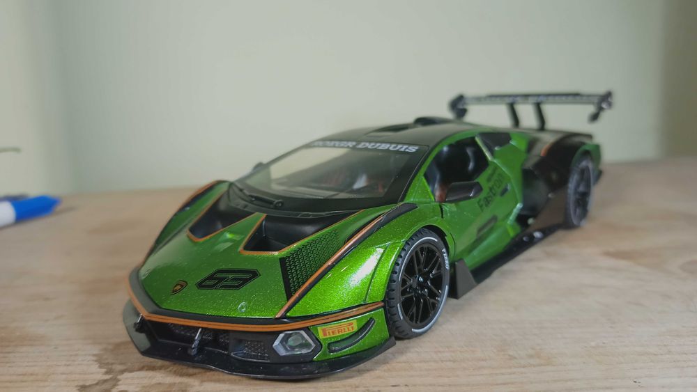 Lamborghini Essenza SCV12 Машинка 1:24 Зелений Розмір Jada