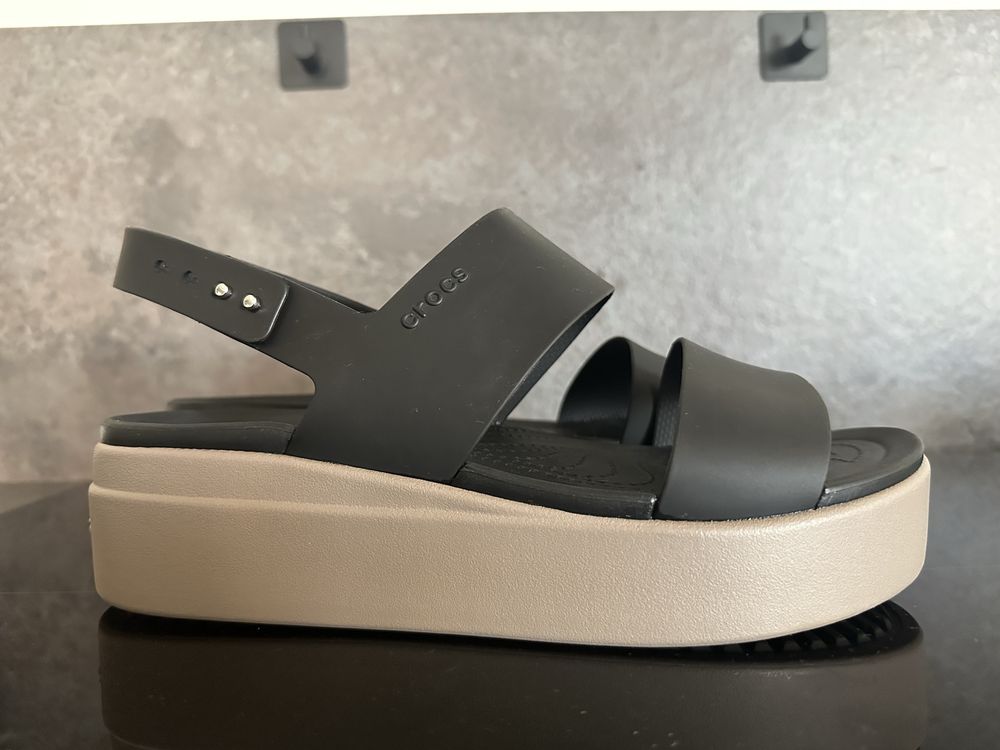 Sandaly Crocs W10 wkladka 26,5 cm koturn czarne