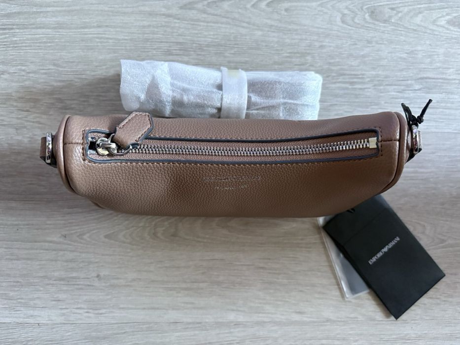 Продам женскую сумку Emporio Armani