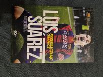 Suarez przekraczając granice
