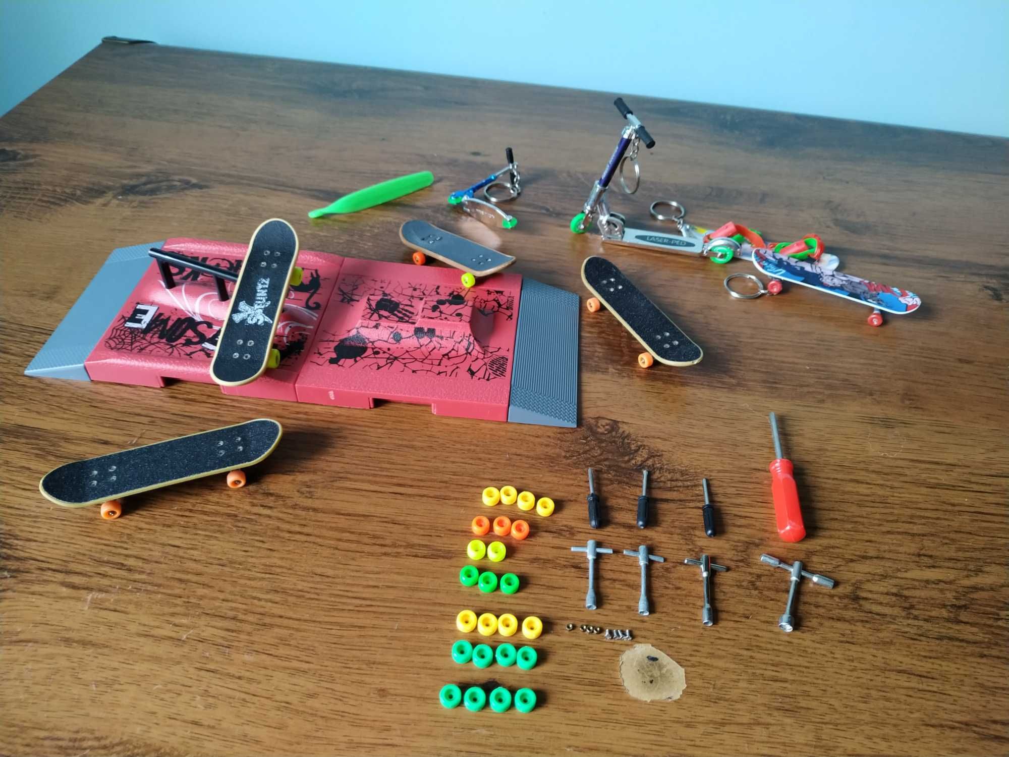 Fingerboard Deskorolki skatepark miniatury zabawka zabawki + GRATIS