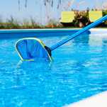 Limpeza e manuntenção de piscinas.