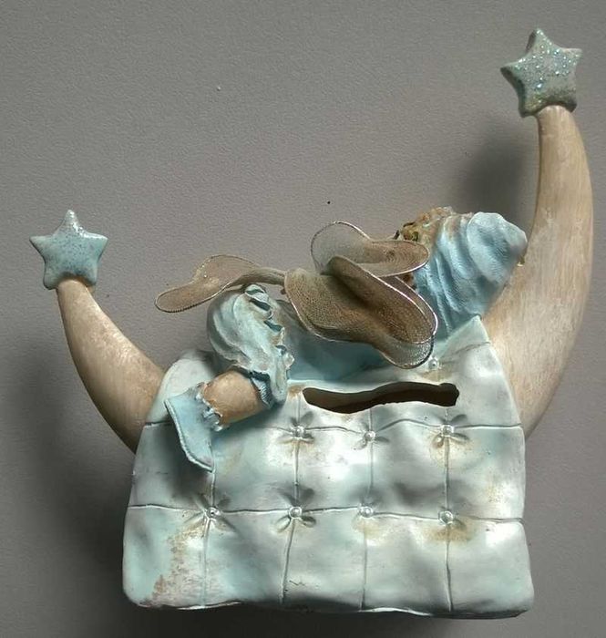 Figurki Aniołków Figurka Aniołek śpiący na księżycu skarbonka 14cm