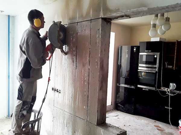 Демонтаж стін, перестінків, копка траншей та зливних ям