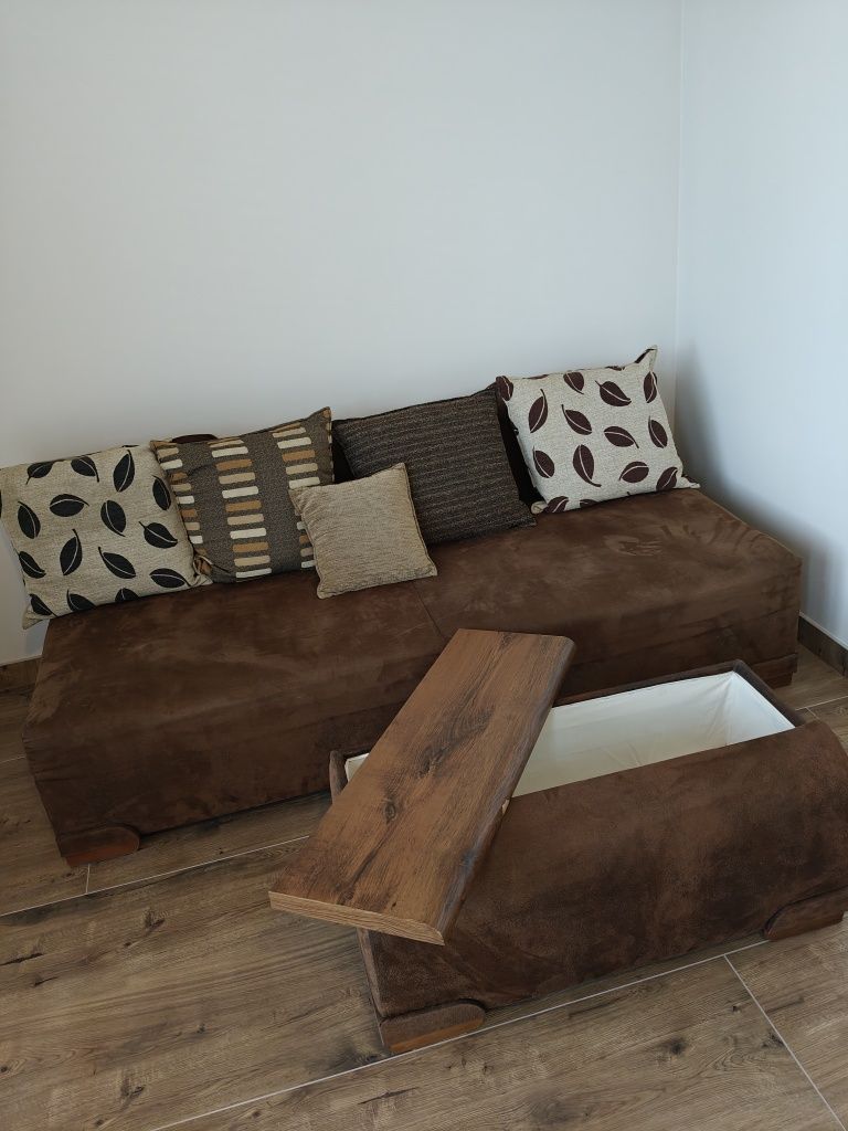Sofa, tapczan, kanapa w stylu vintage retro rozkładana z poduszkami
