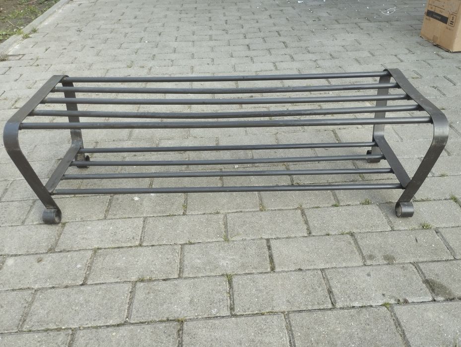 Metalowy stojak na buty