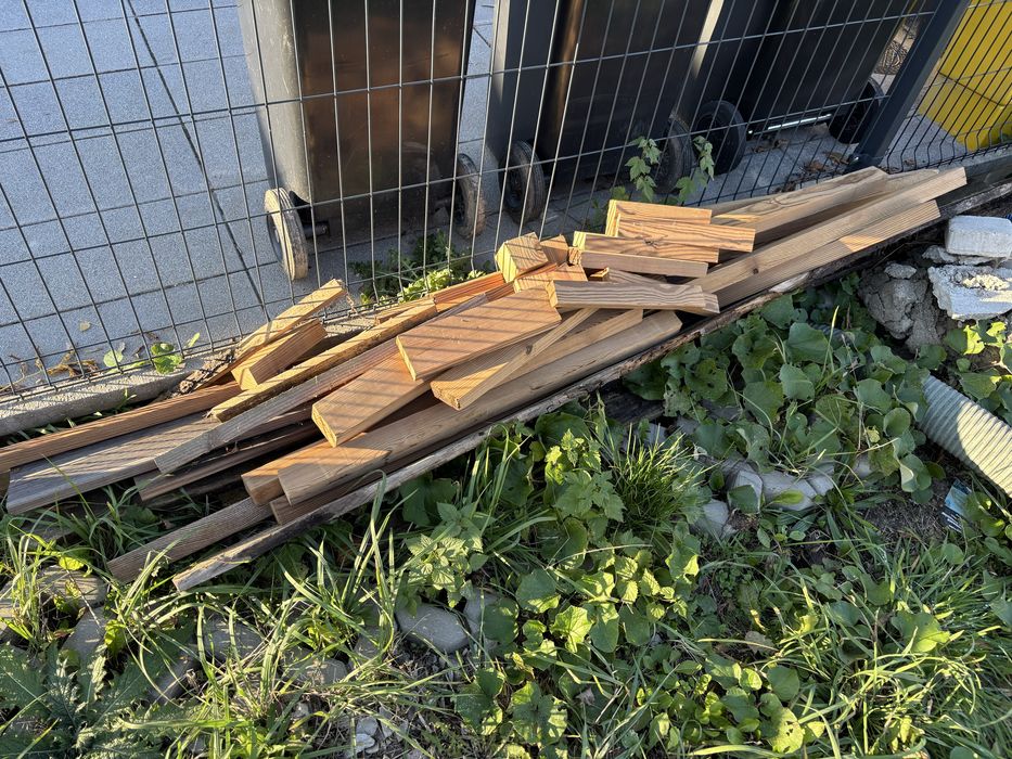 Scinki drewniane z tarasu (sosna termowana)