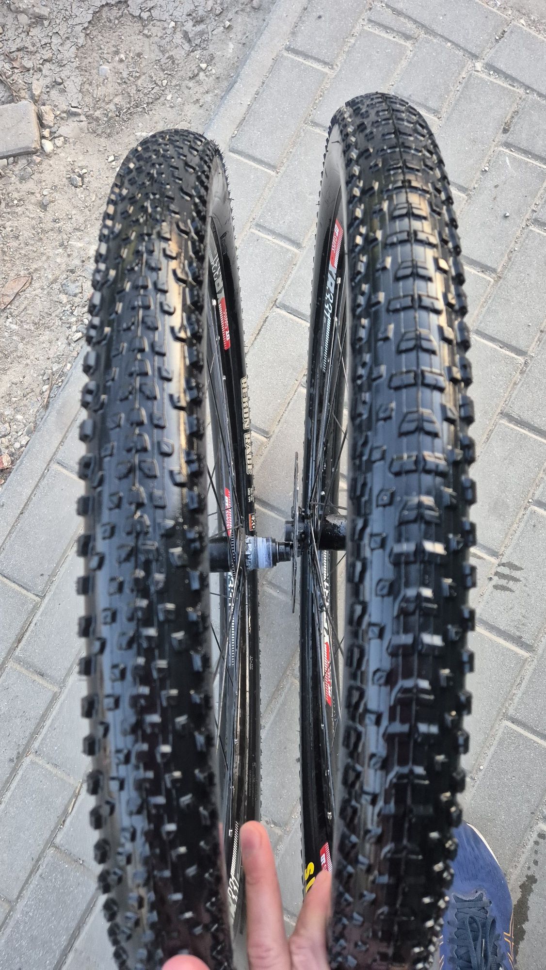 Koła aluminiowe MTB 29 całość DT Swiss nowe opony