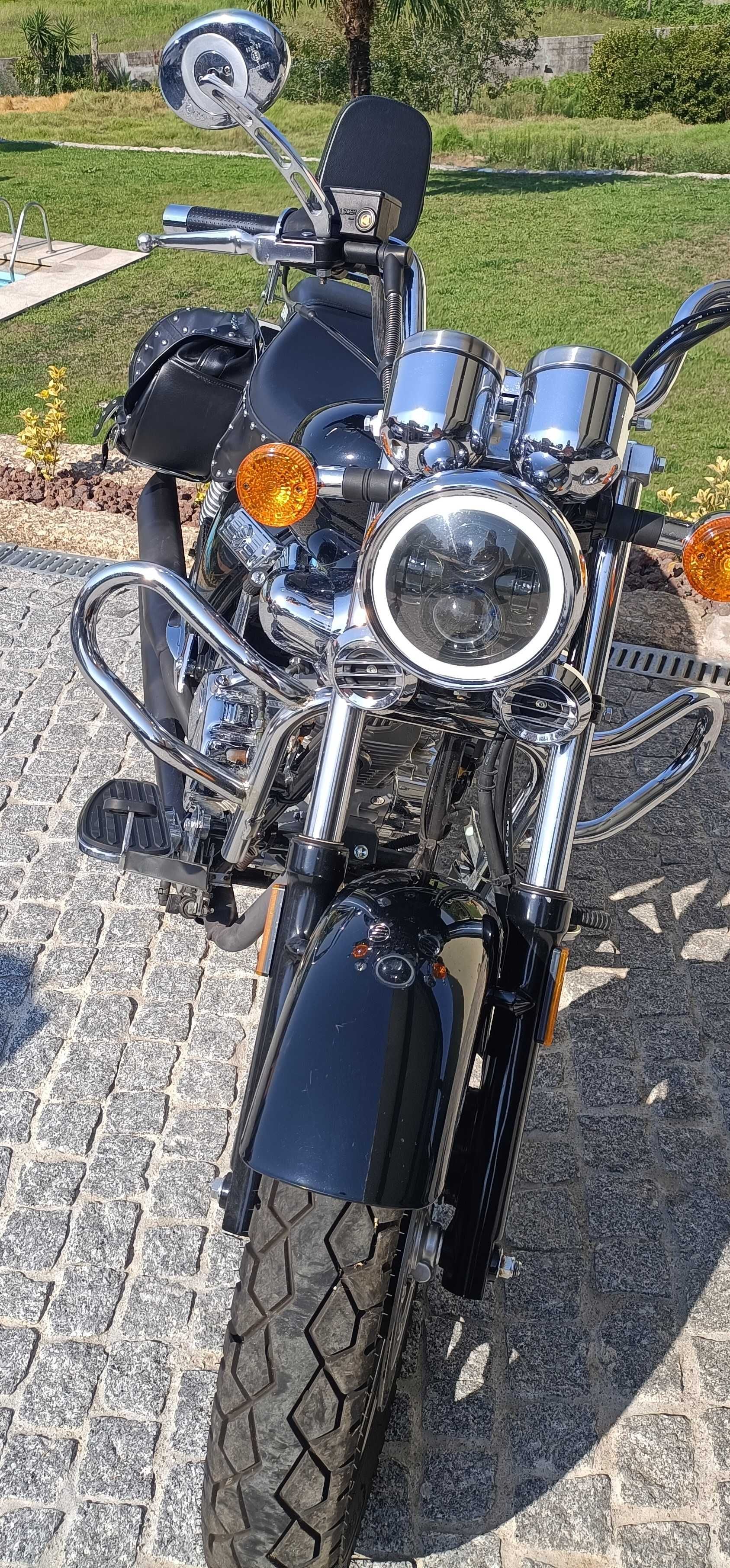 Vendo mota Keeway SuperLight 125cc em excelente estado de conservação