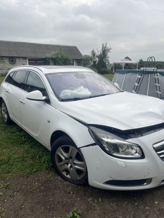Opel Insignia uszkodzony