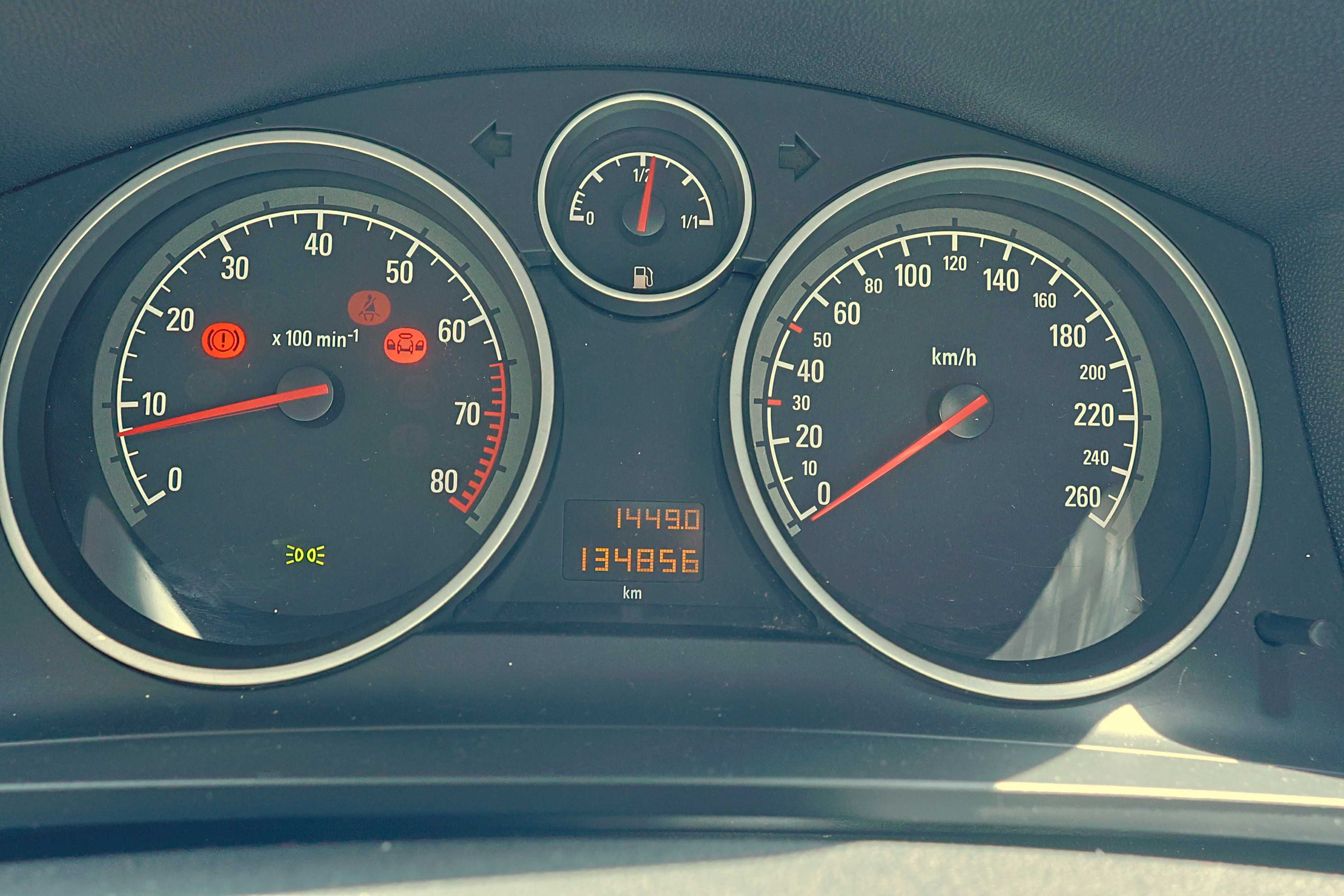 Sprzedam Opel Zafira B 1.8 Benzyna – Auto gotowe do jazdy!