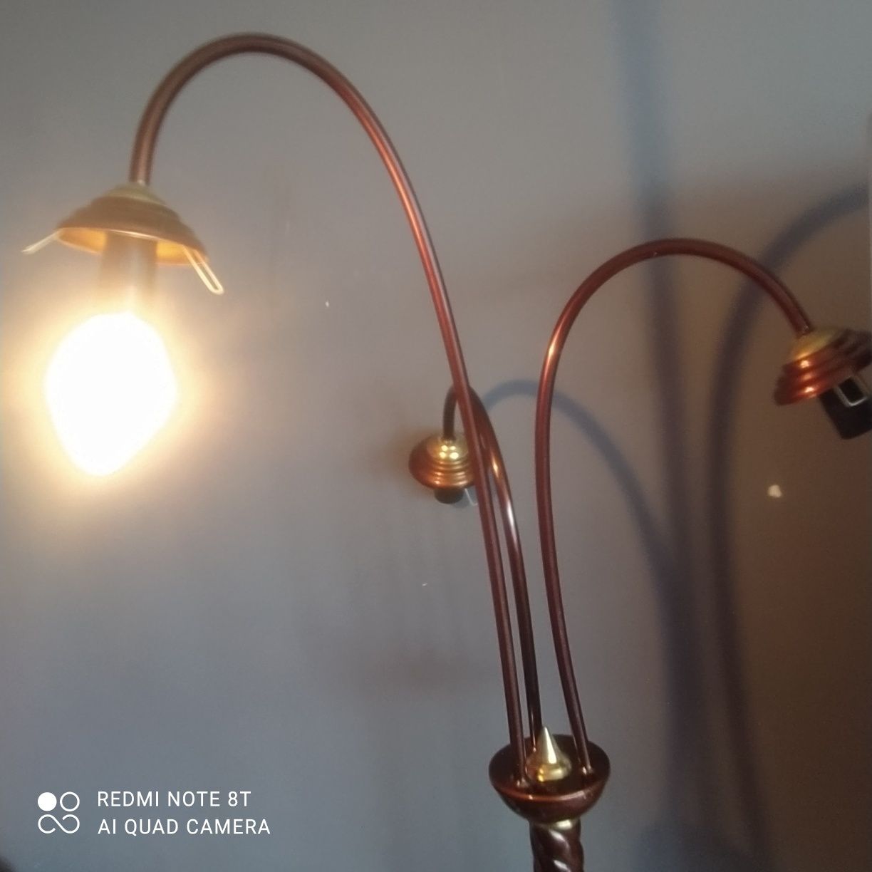 Lampa stojąca z tzw. dawnych lat,stan bdb, cena 130 zl