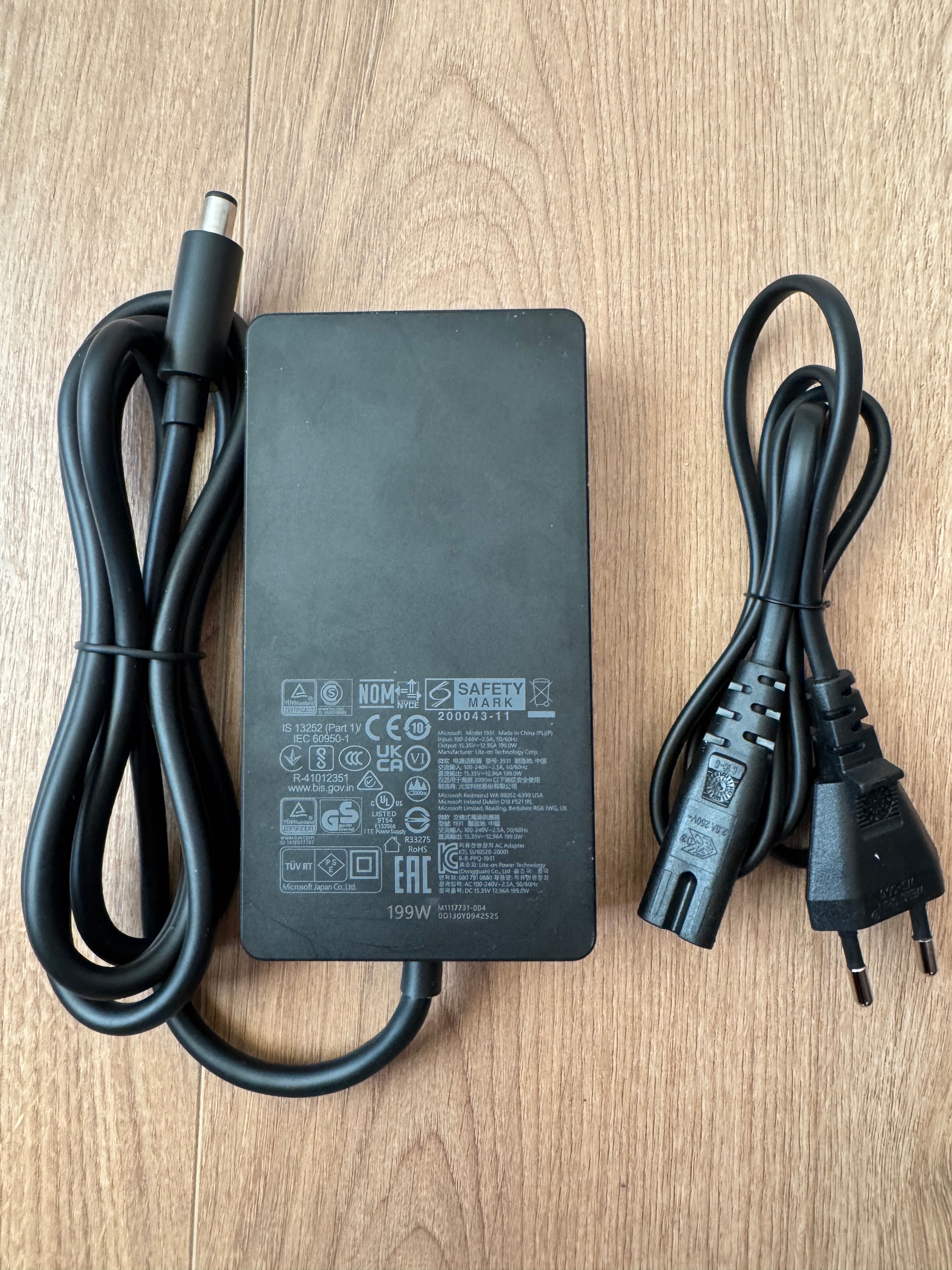 Microsoft Surface dock 2