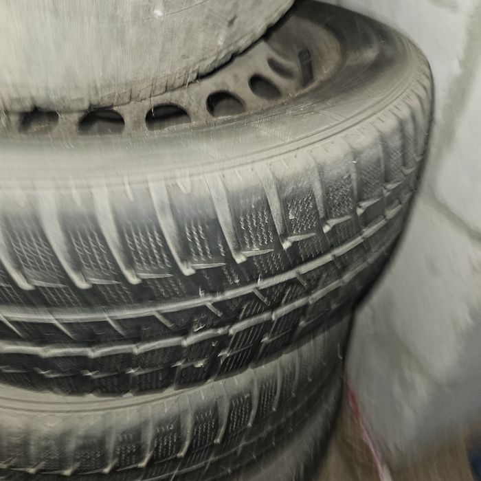 Opony zimowe 205 55 R16 z felgami stalowymi