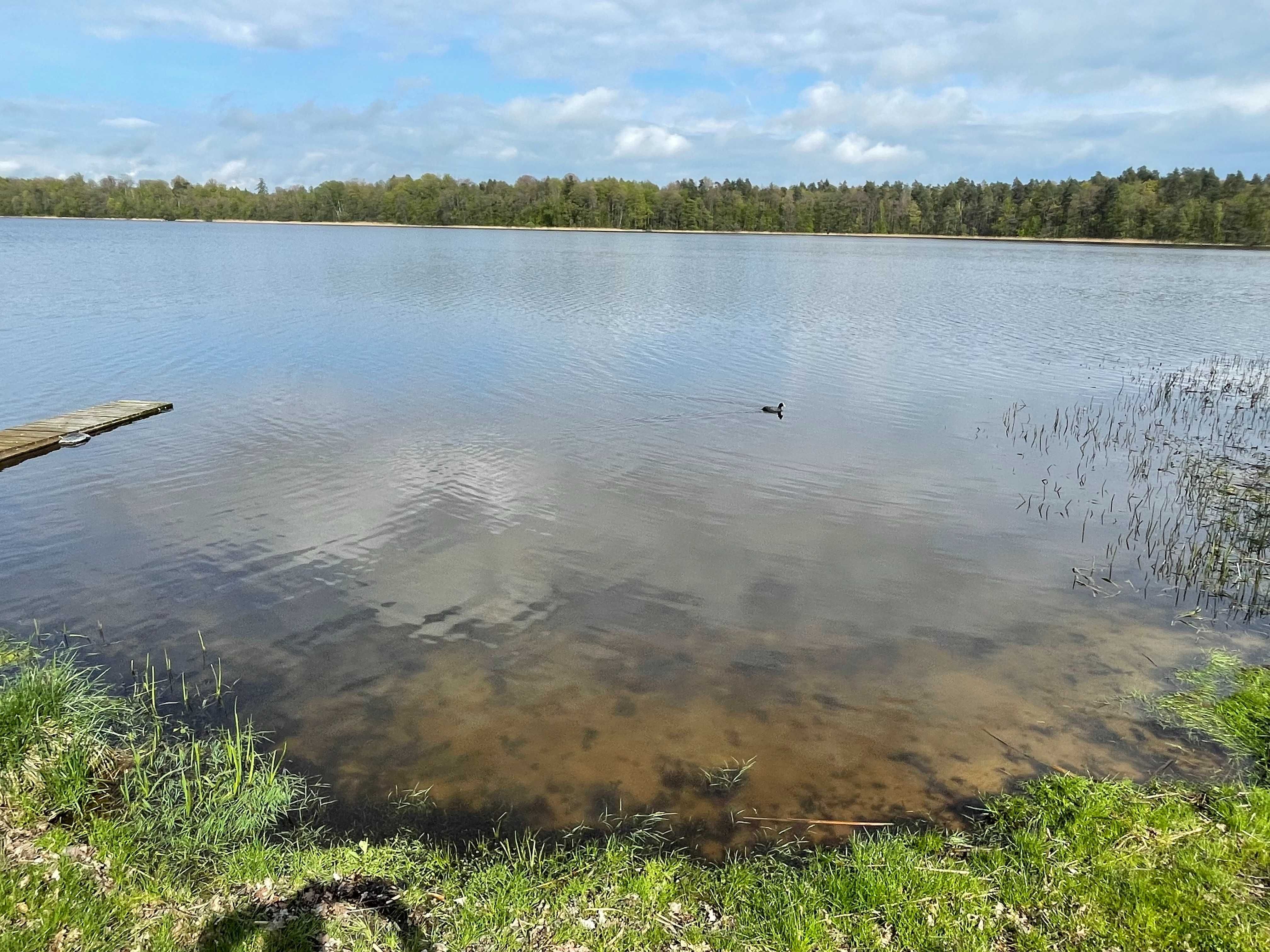 Domek piętrowy blisko wody przy plaży nad jeziorem dla 6 do 10 osób.