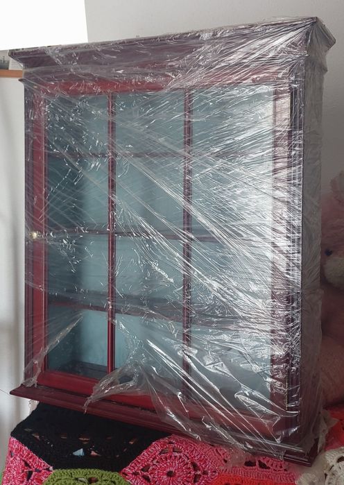 Movel / vitrine em Madeira