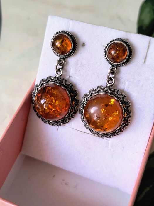 Srebrne kolczyki z bursztynem