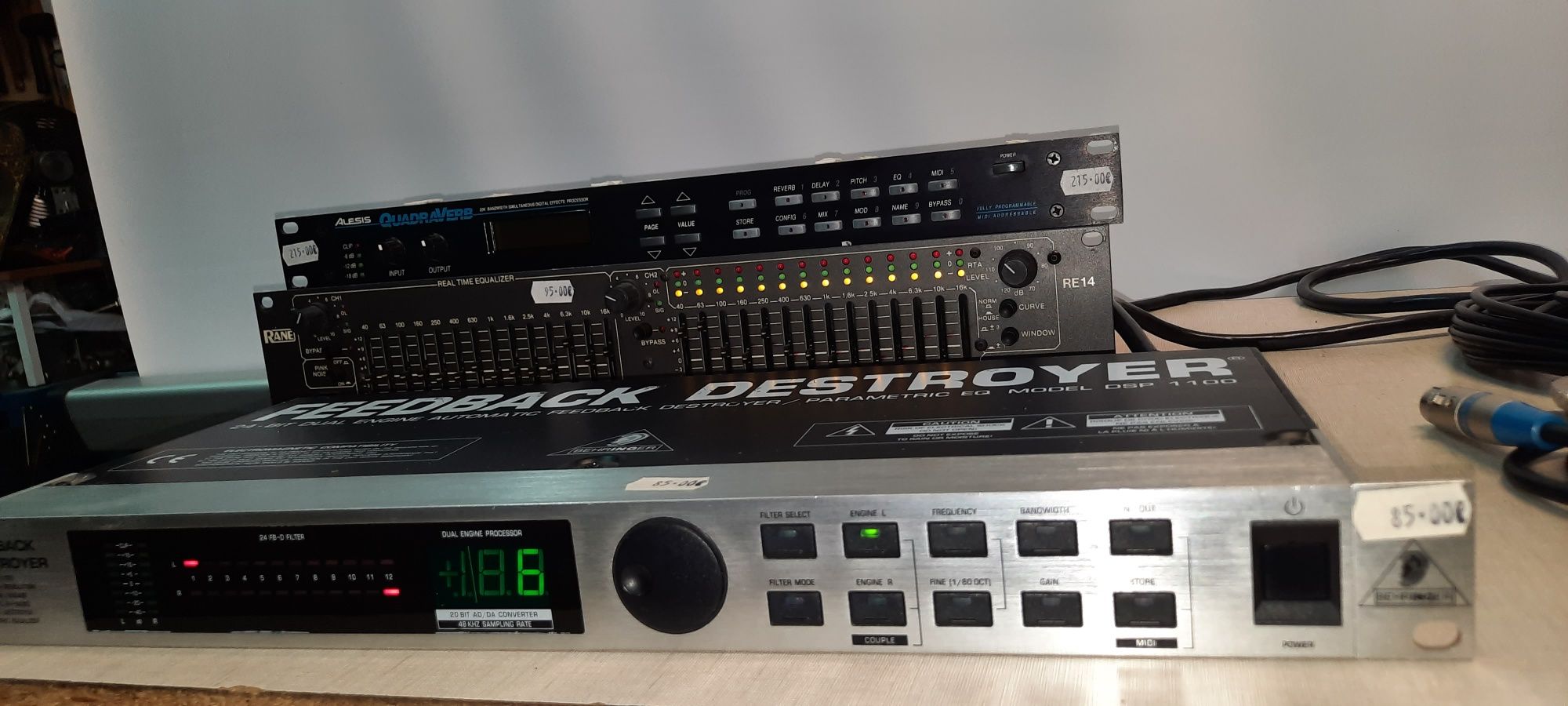 Mesa de mistura, processador de efeitos etc