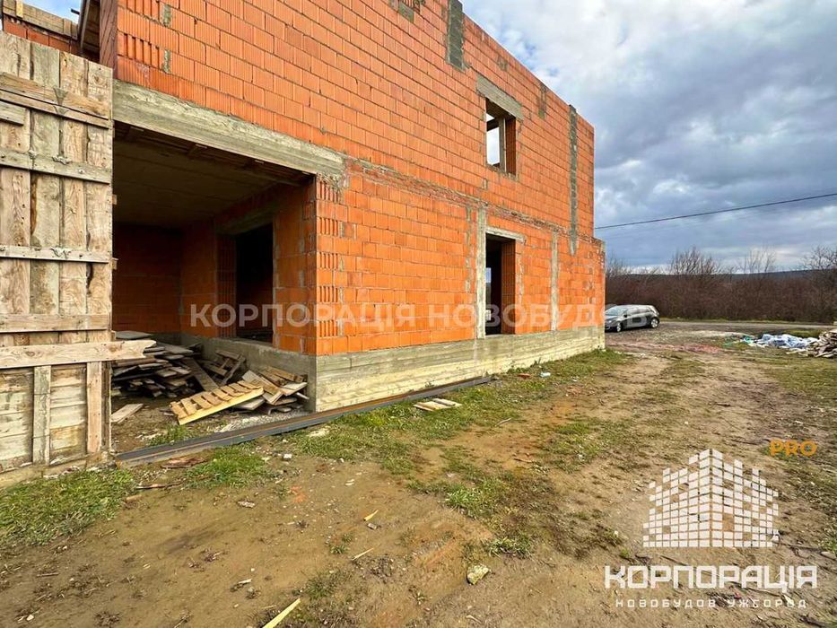 Продаж котеджу з великою ділянкою,3 спальні, поруч ріка, ліс, краєвиди