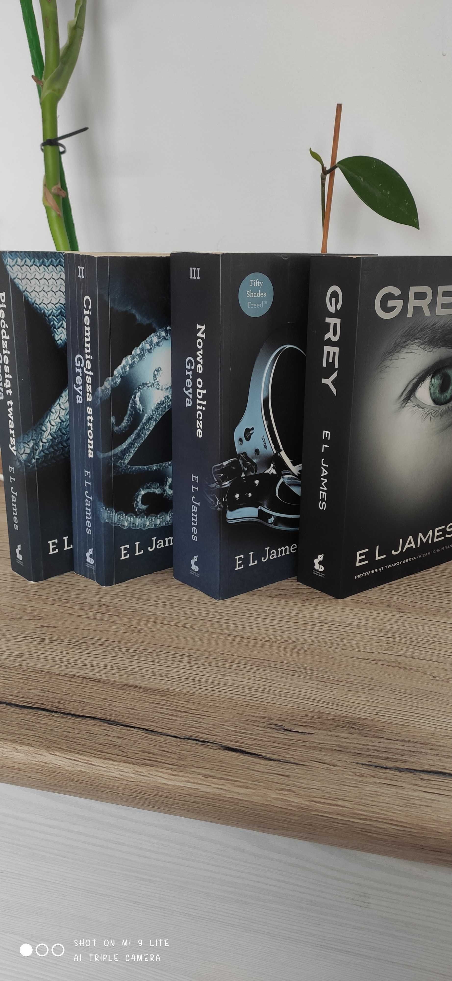 Sprzedam serię książek E. L James "50 twarzy Greya".