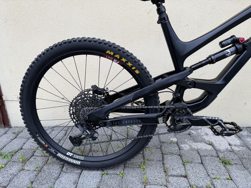 YT Capra Comp 27,5 - 2020 - Rozmiar L - Carbon