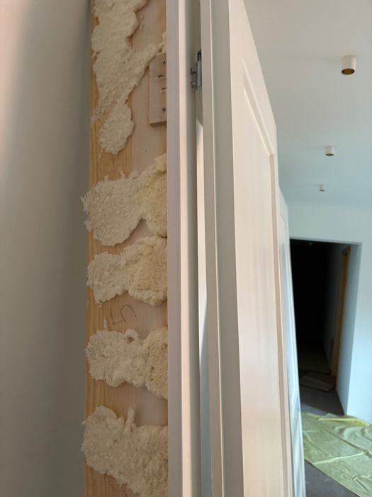 Drzwi drewniane 2 szt kompletne z ościeżnicą i opaska