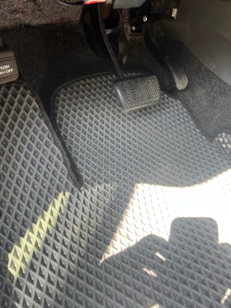 Продам TOYTA PRIUS V 2014