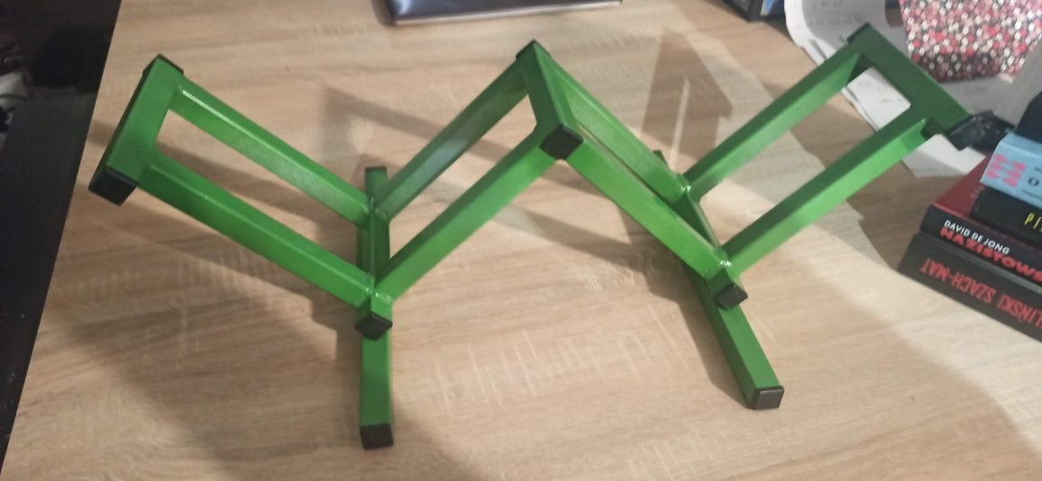 Półka na książki metalowa