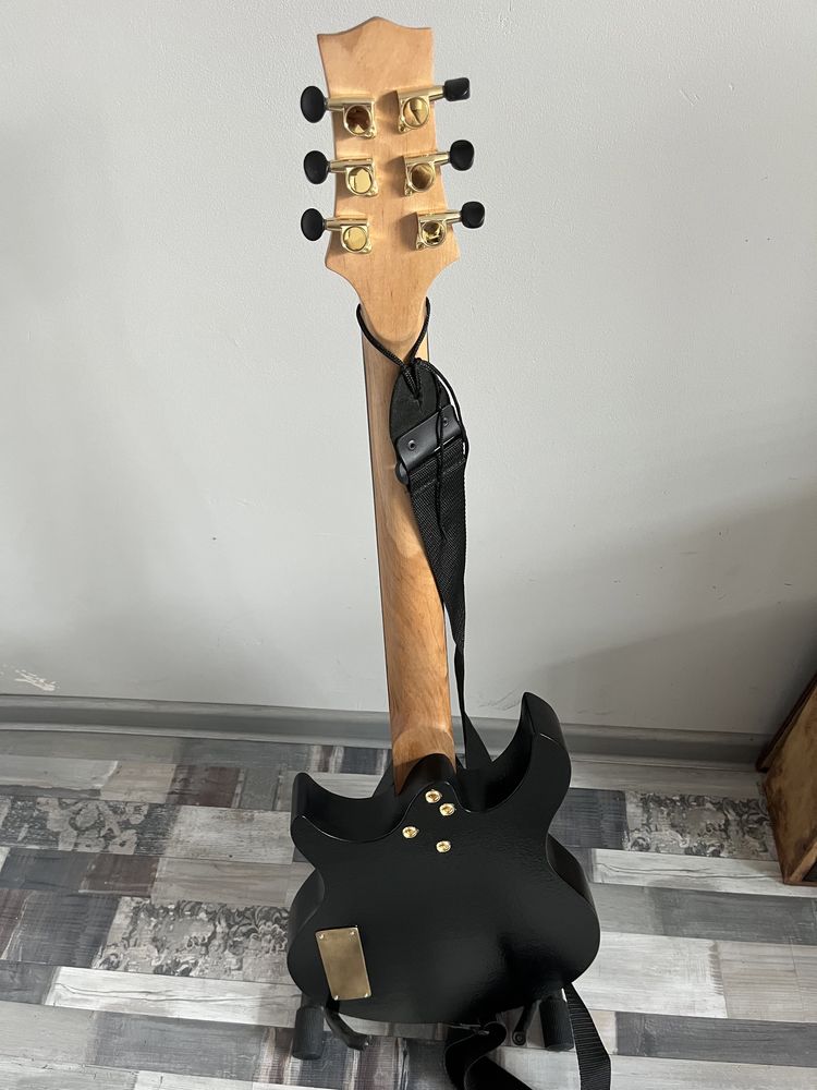 Gitara elektro akustyczna typu acoustasonic strat