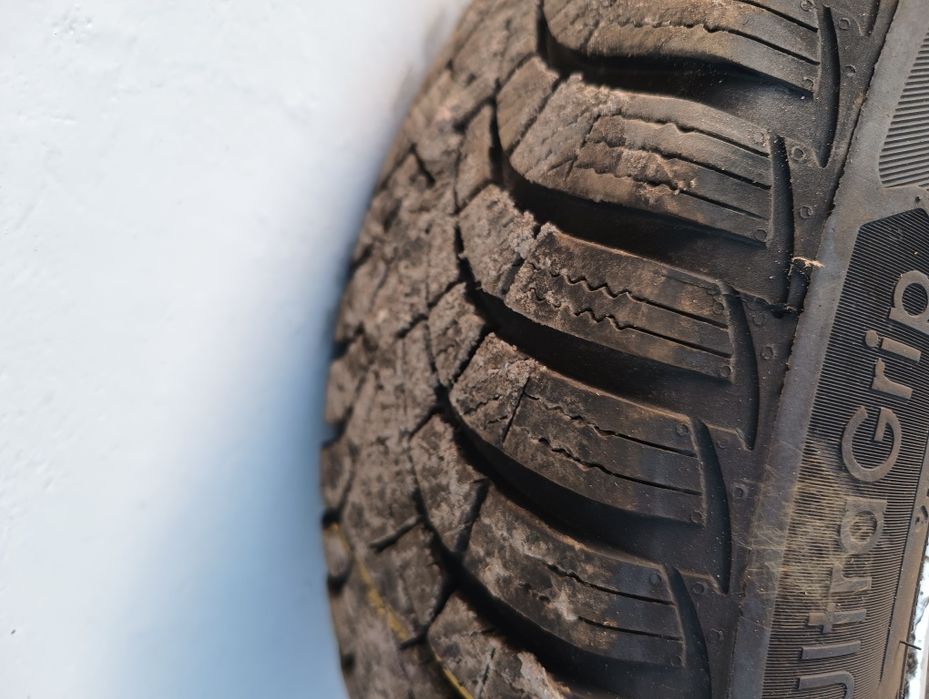 Продам зимову резину 195/65/15 Goodyear Ultragrip 9+