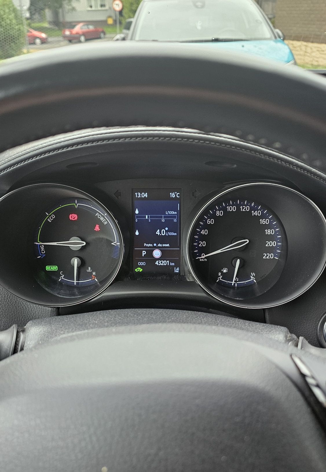 Toyota C-HR style 1.8 hybryda biała perła po leasingu