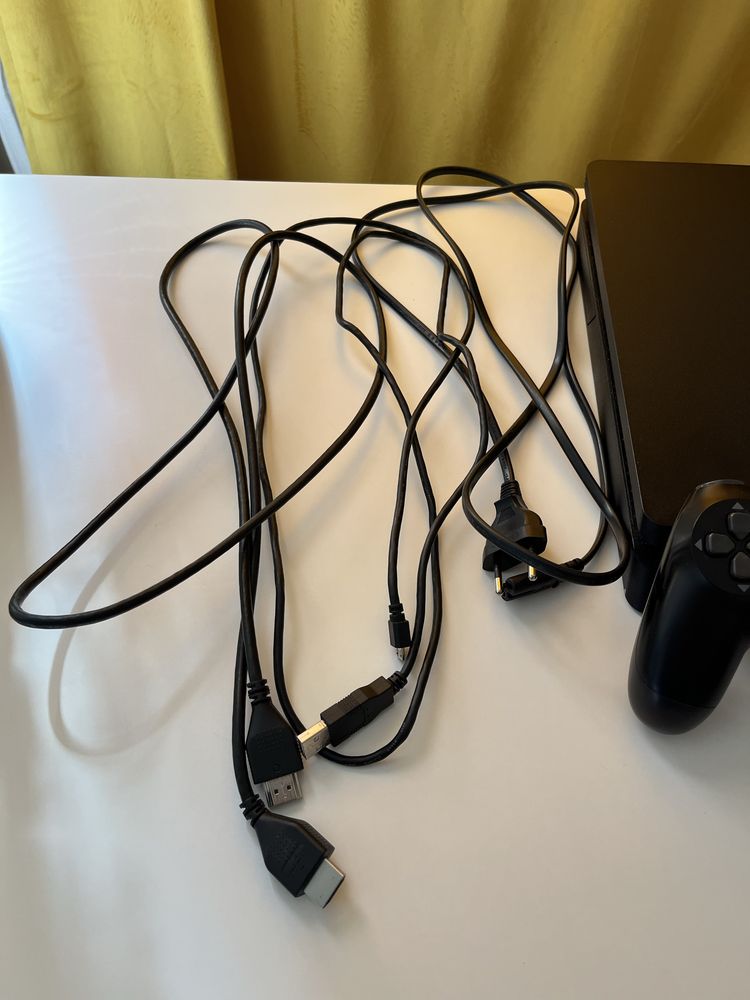Sprzedam PlayStation 4