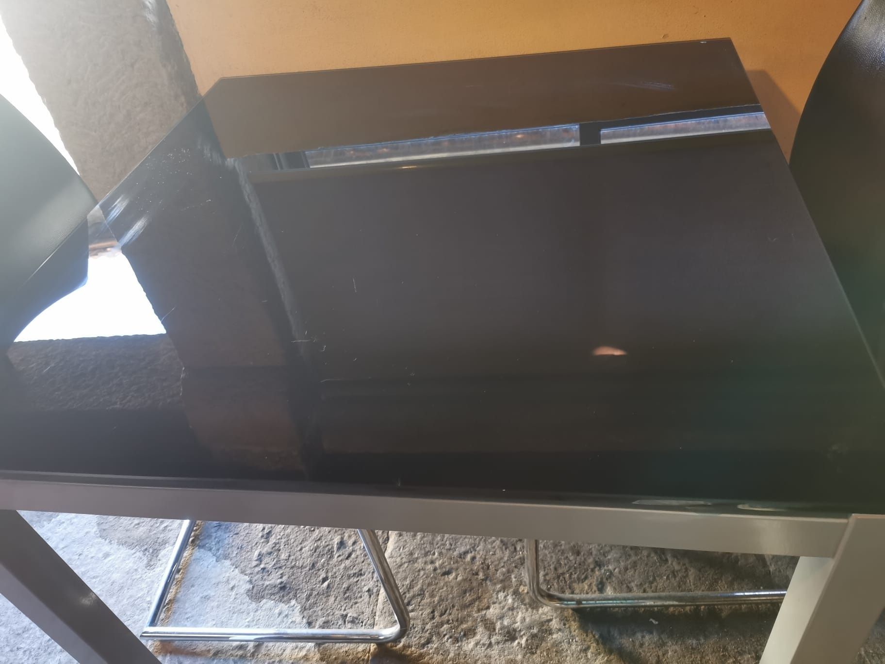 Mesa e 4 cadeiras