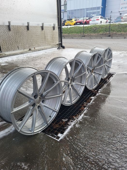 Sprzedam felgi aluminiowe r. 20  5x108.