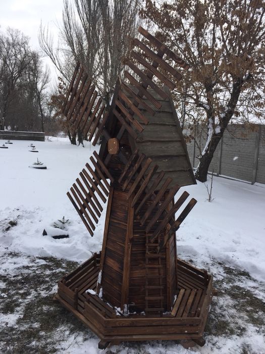 Мельница из дерева