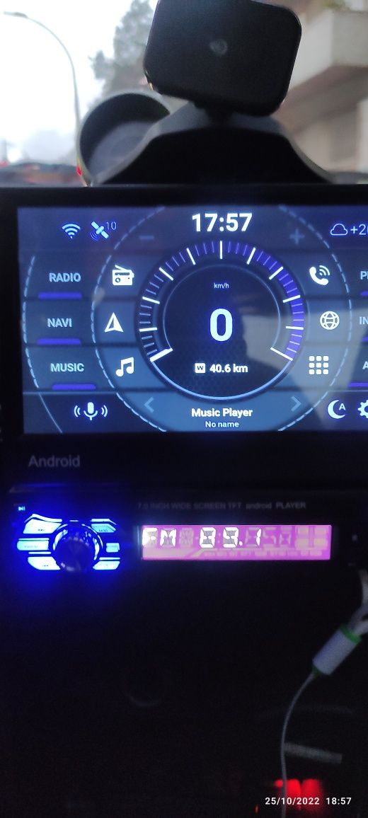 Auto rádio um dim