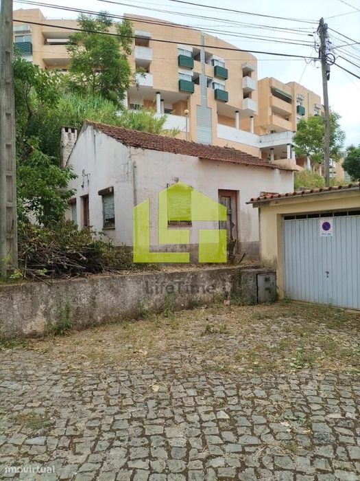 Moradia isolada para reconstruir
