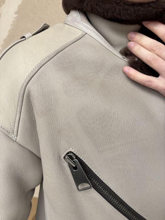 Дублянка з натуральної шкіри з хутром в трендовому кольорі