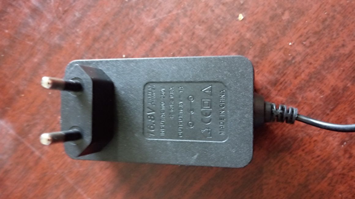 Шурупокрут DeWalt DCD805