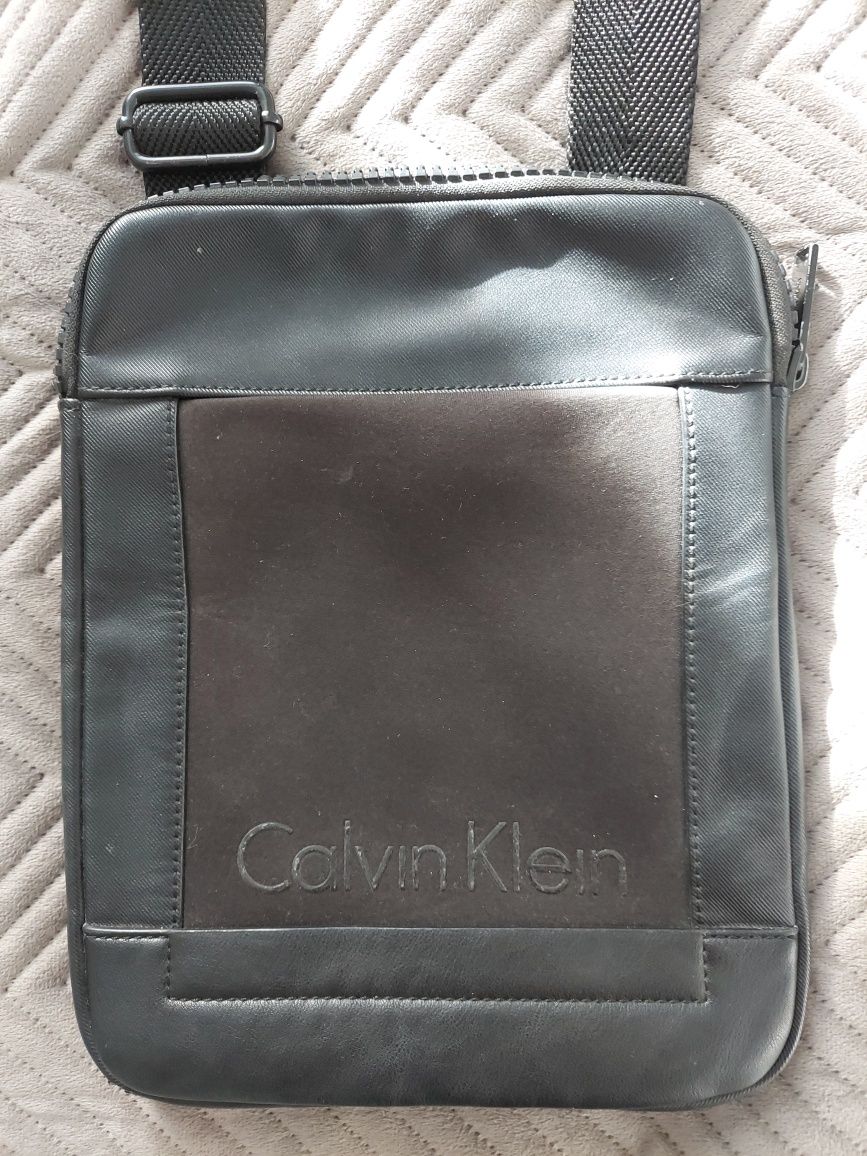 Saszetka Calvin Klein Caillou Flat Crosso K50K502835 nerka torebka