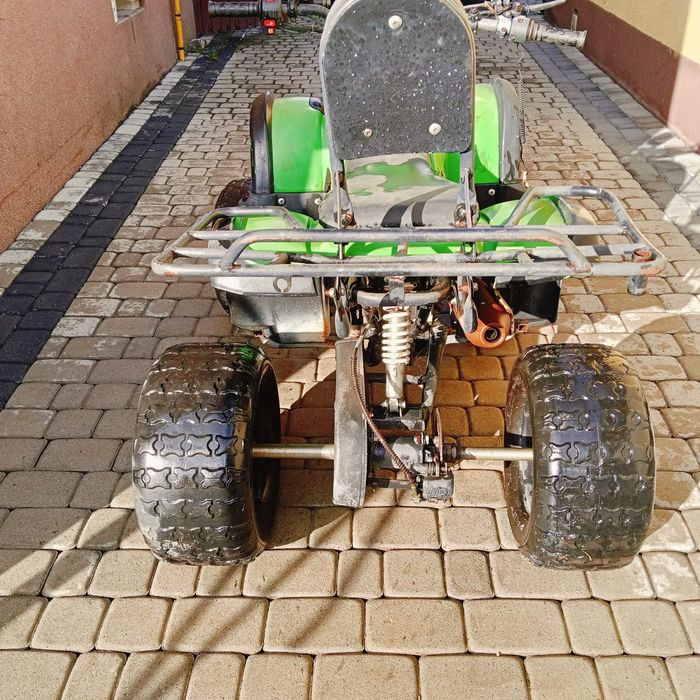 Sprzedam quada dla dziecka równo 100 latka 150 cm3