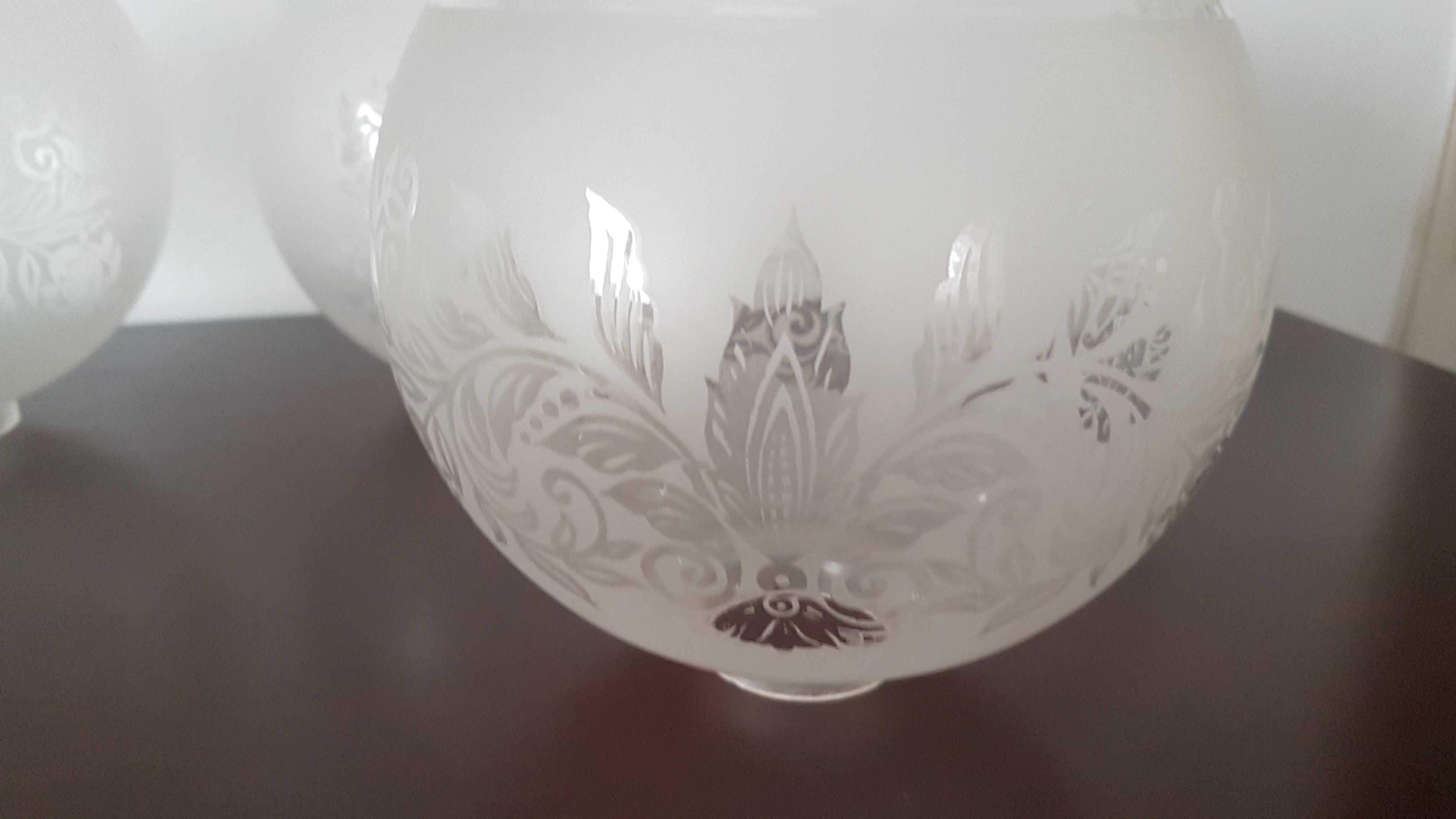 Globo em vidro branco gravado a fosco para candeeiro