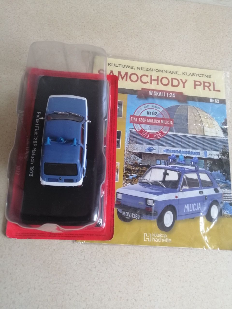 Kultowe samochody prl-u Fiat 126p milicja. skala 1:24