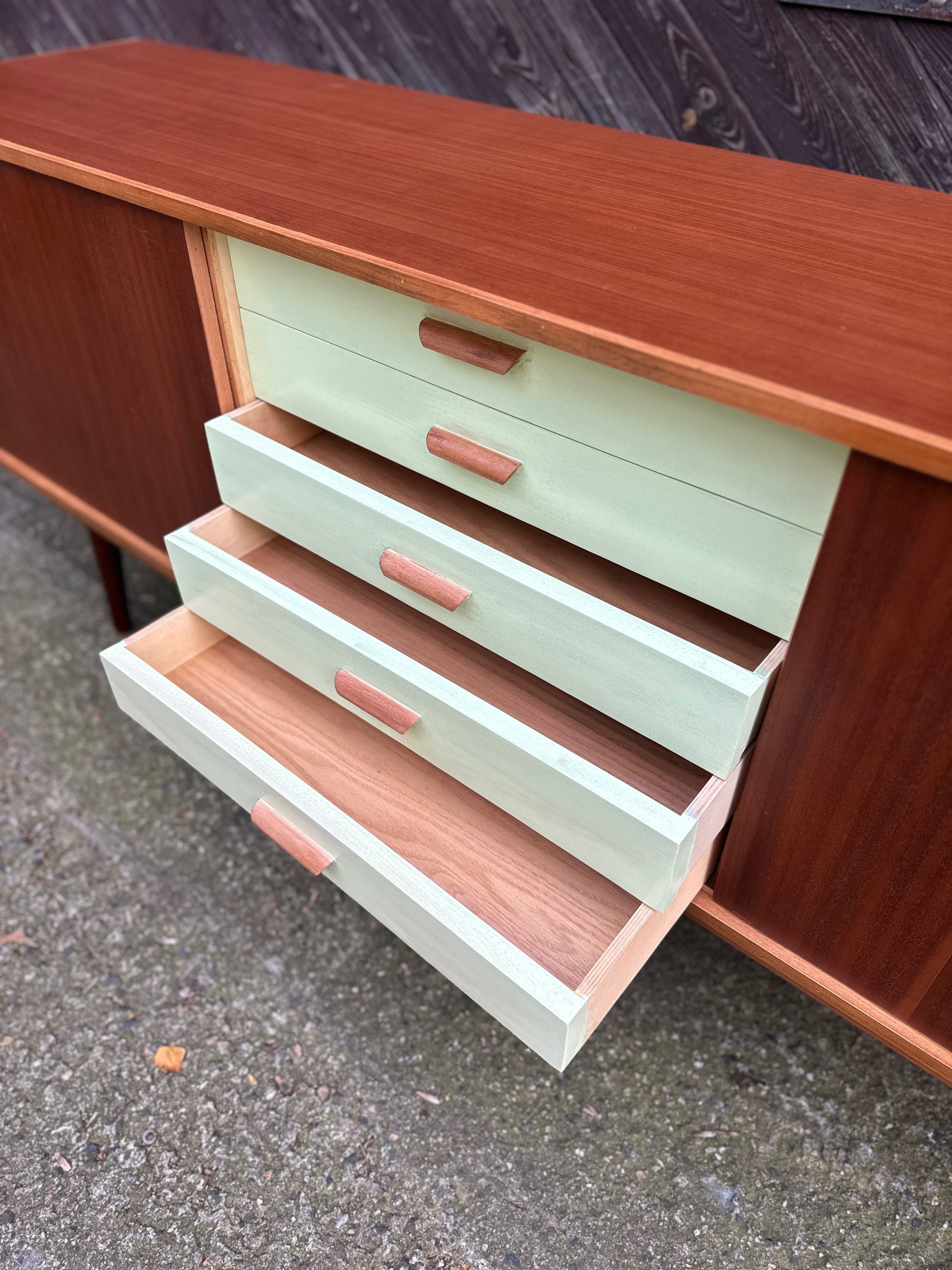 Duńska szafka / kredens / komoda / sideboard klasyczny machoniowy 80s