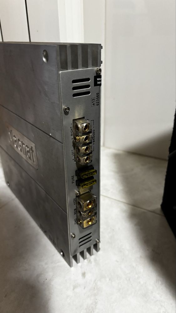 Subwoofer Alpine com amplificador