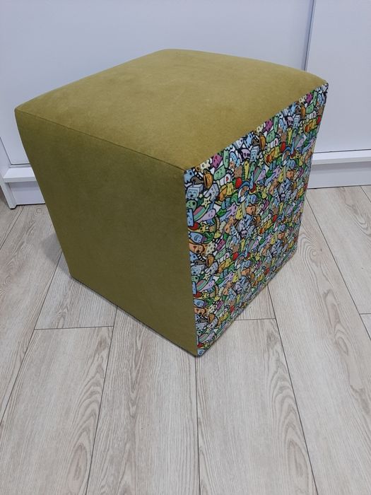 Pufę z 2 poduchami sprzedam