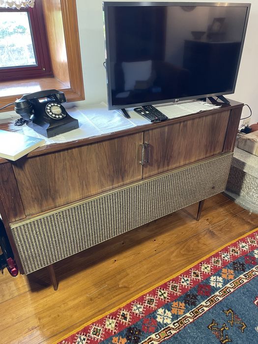 Movel radio giradiscos antigo